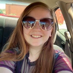 Meet your Posher, Leah